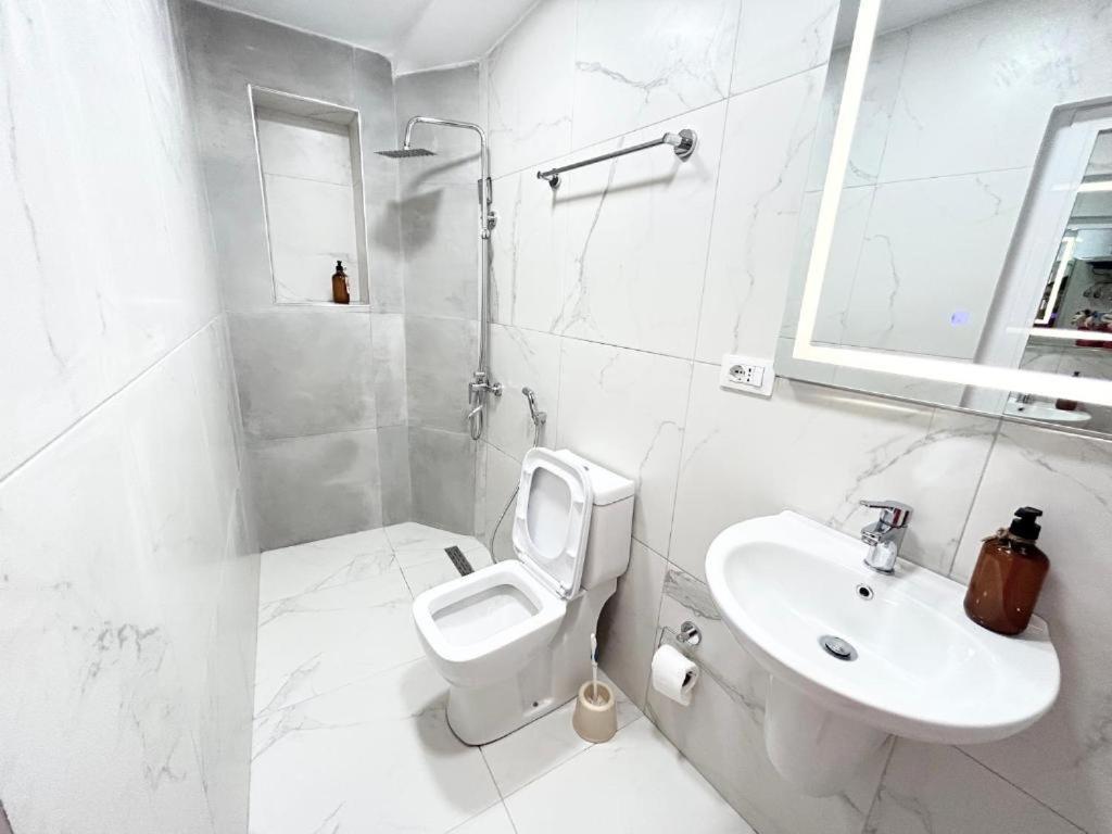Tirana Inn Hotel Bagian luar foto