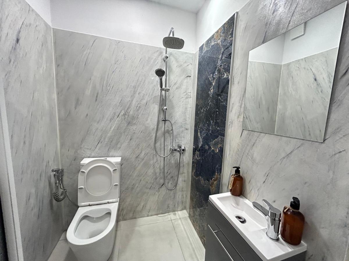 Tirana Inn Hotel Bagian luar foto