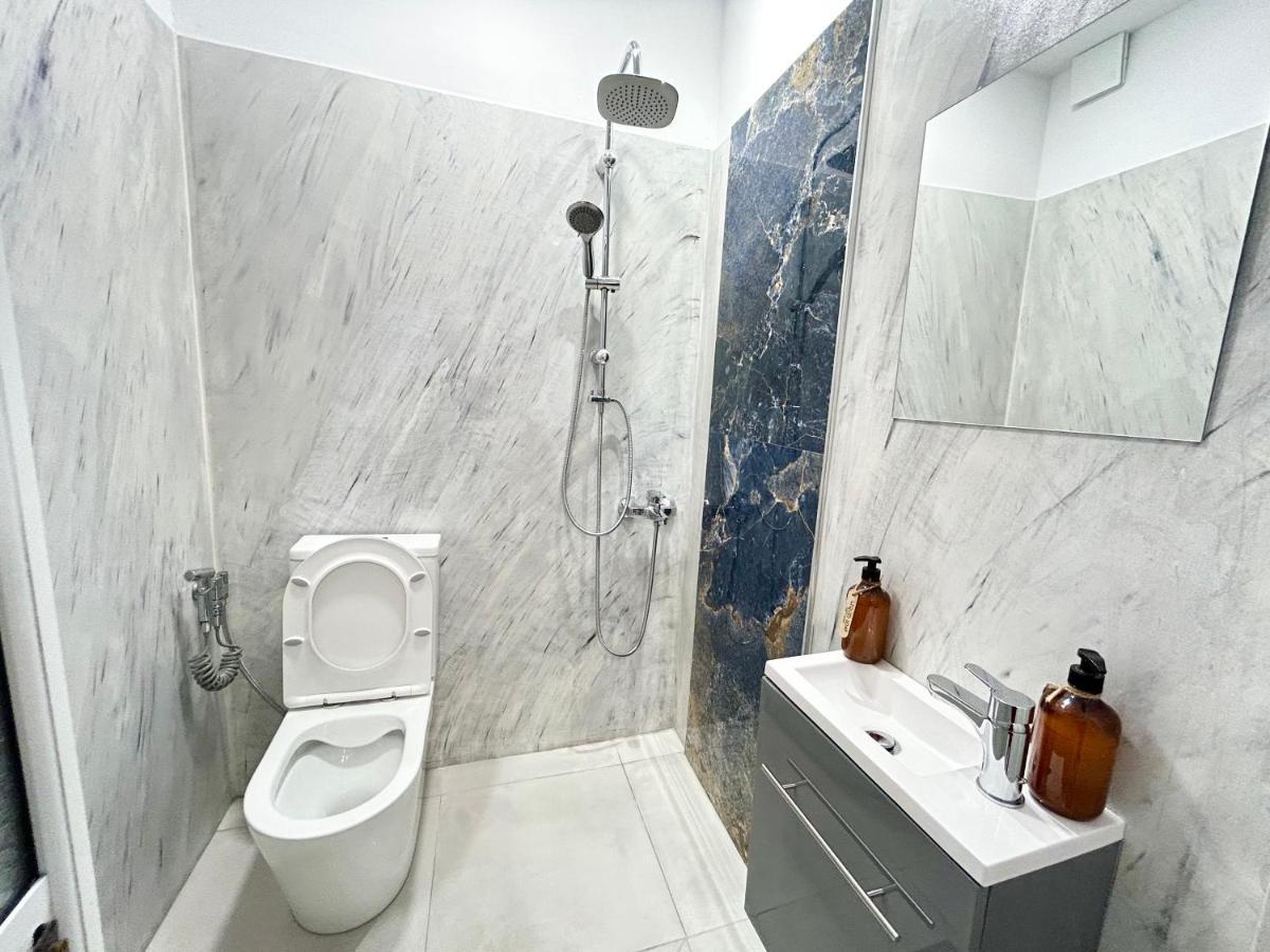 Tirana Inn Hotel Bagian luar foto